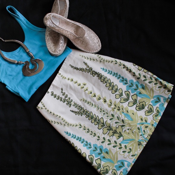 LOFT Dresses & Skirts - LOFT Floral Skirt Size 6
